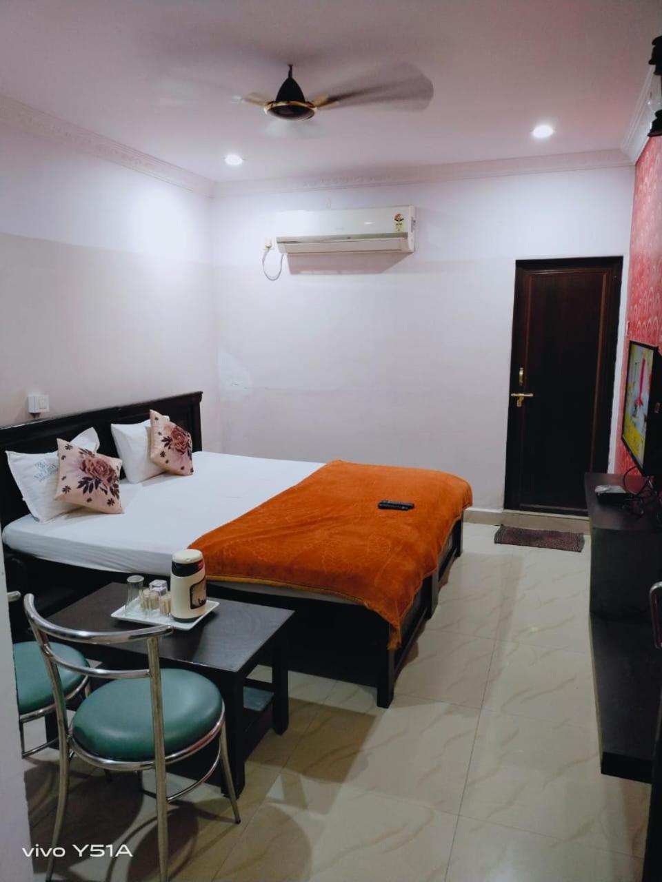 Sv Guest Rooms 维沙卡帕特南 外观 照片