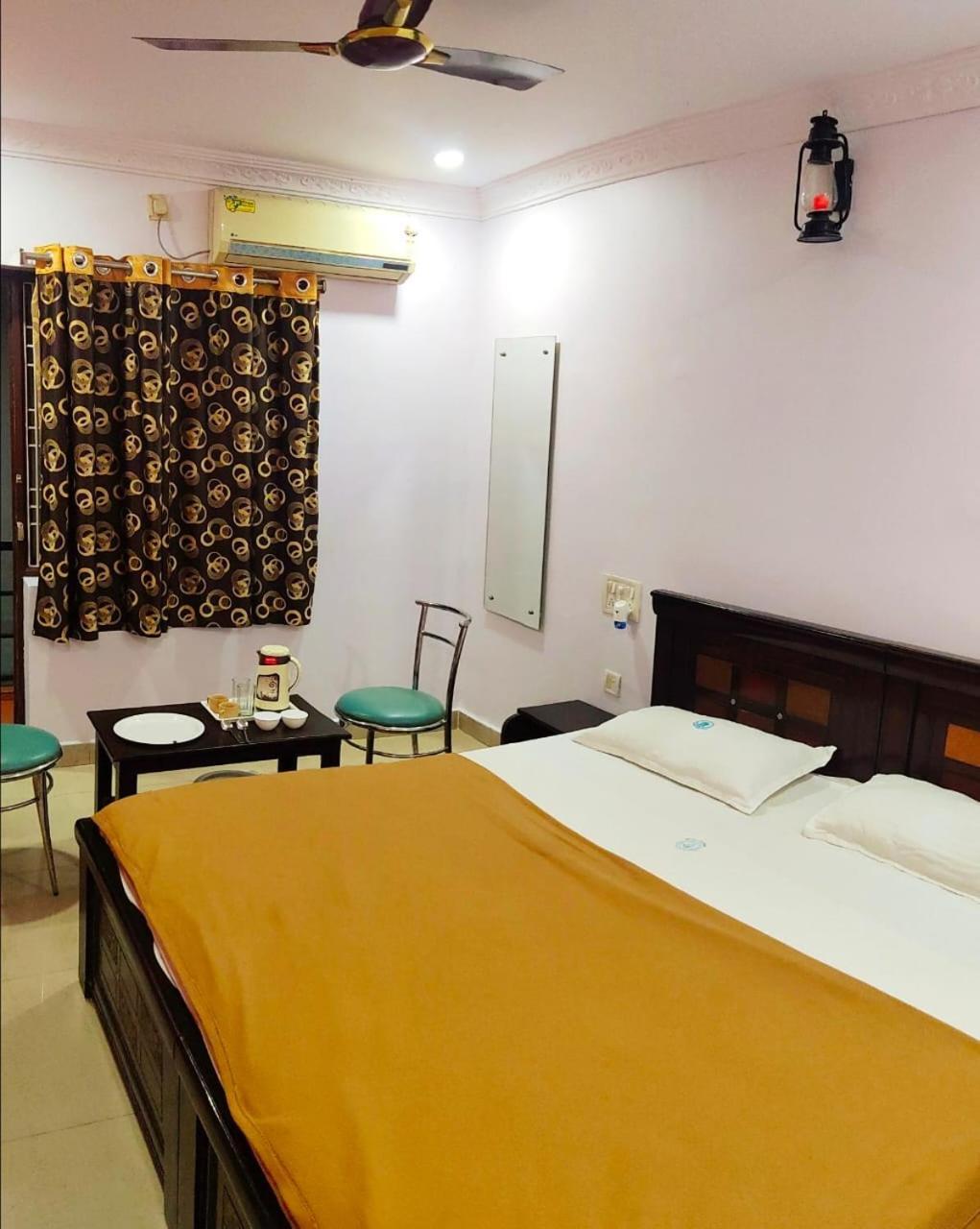 Sv Guest Rooms 维沙卡帕特南 外观 照片
